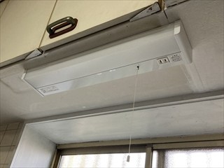 茨城県牛久市 家庭用キッチン手元照明交換工事2