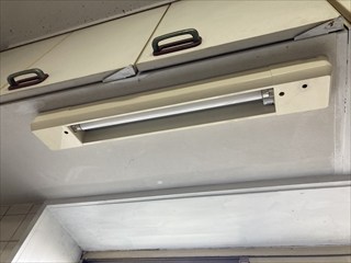 茨城県牛久市 家庭用キッチン手元照明交換工事1