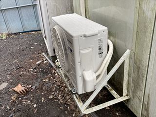 茨城県常総市　プレハブ内エアコン設置工事2