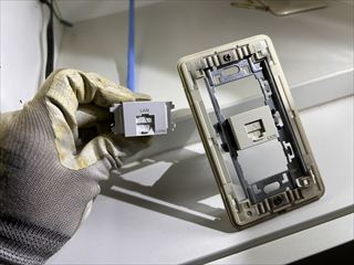 千葉県柏市　家庭用LANケーブル引換＋コンセント増設工事