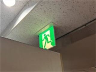 茨城県下妻市　施設用誘導灯交換工事