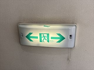 茨城県下妻市　施設用誘導灯交換工事