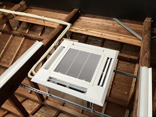 茨城県常総市　オフィス用ルームエアコン移設、専用回路、天カセセコン設置工事