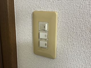 千葉県我孫子市　家庭用スイッチ交換、シーリング化工事