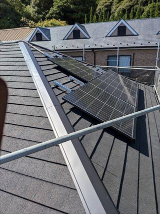 神奈川県鎌倉市　家庭用太陽光発電（カナディアンソーラー5.475kW+長府工産14.9kWh+屋根カバー）設置工事
