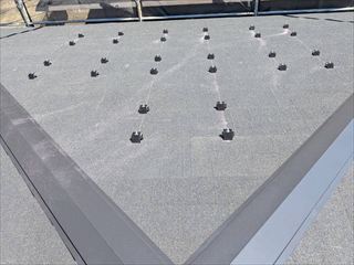 神奈川県鎌倉市　家庭用太陽光発電（カナディアンソーラー5.475kW+長府工産14.9kWh+屋根カバー）設置工事