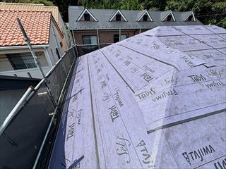 神奈川県鎌倉市　家庭用太陽光発電（カナディアンソーラー5.475kW+長府工産14.9kWh+屋根カバー）設置工事